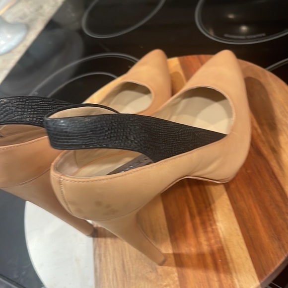 BCBG MAXAZRIA Women ama-Raine Pointed Toe Pumps Shoes - Picture 2 of 7